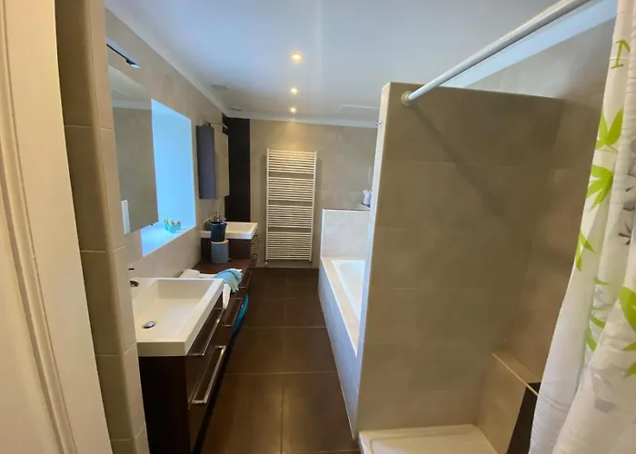 Jolie Maison En Pierres Au Calme Dans Un Village Aux Portes De Bayeux